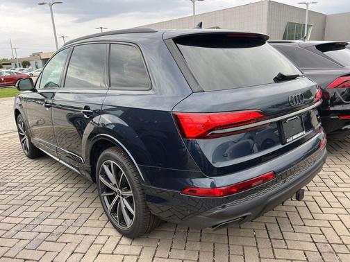 Waitomo Blue Metallic 2026 Audi Q7 45 Premium Plus