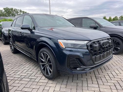 Waitomo Blue Metallic 2026 Audi Q7 45 Premium Plus