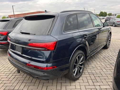 Waitomo Blue Metallic 2026 Audi Q7 45 Premium Plus