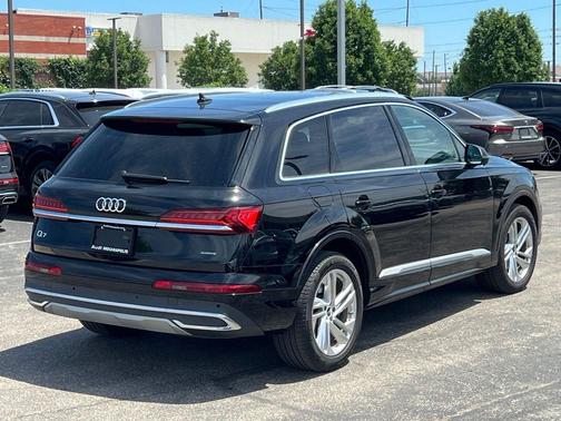 Mythos Black Metallic 2023 Audi Q7 55 Premium Plus