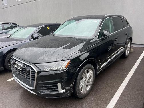 Mythos Black Metallic 2023 Audi Q7 55 Premium Plus