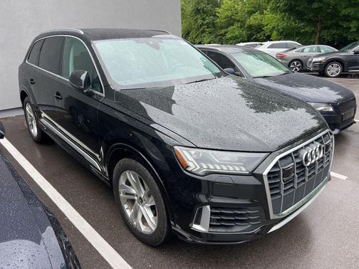 Mythos Black Metallic 2023 Audi Q7 55 Premium Plus