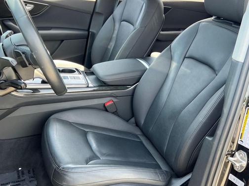 Mythos Black Metallic 2023 Audi Q7 55 Premium Plus