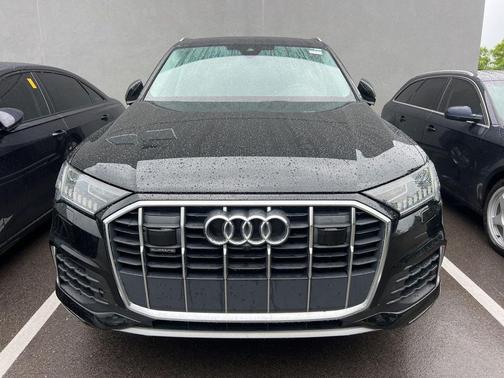Mythos Black Metallic 2023 Audi Q7 55 Premium Plus