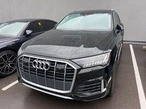 Mythos Black Metallic 2023 Audi Q7 55 Premium Plus