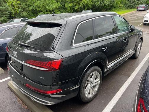 Mythos Black Metallic 2023 Audi Q7 55 Premium Plus
