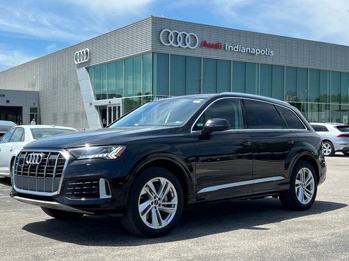 Mythos Black Metallic 2023 Audi Q7 55 Premium Plus