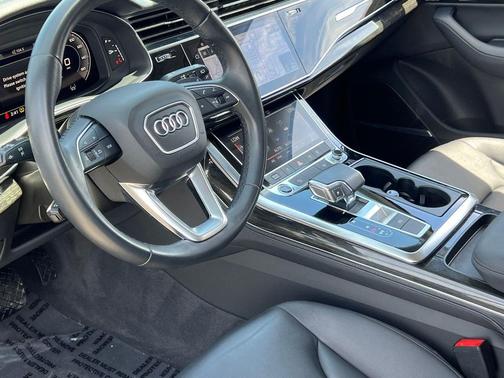 Mythos Black Metallic 2023 Audi Q7 55 Premium Plus