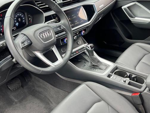 Navarra Blue Metallic 2023 Audi Q3 45 S line Premium Plus
