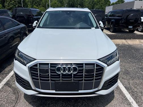 Glacier White Metallic 2023 Audi Q7 55 Premium Plus
