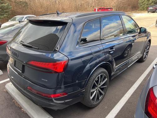 2025 Audi Q7 45 Premium Plus