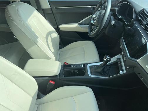 2024 Audi Q3 Premium 45 TFSI S line quattro Tiptronic