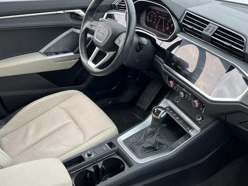 2024 Audi Q3 Premium 45 TFSI S line quattro Tiptronic