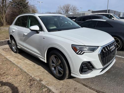 2024 Audi Q3 Premium 45 TFSI S line quattro Tiptronic