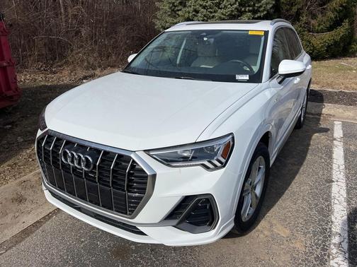2024 Audi Q3 Premium 45 TFSI S line quattro Tiptronic