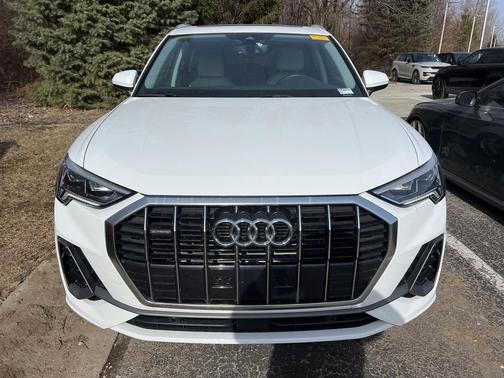 2024 Audi Q3 Premium 45 TFSI S line quattro Tiptronic