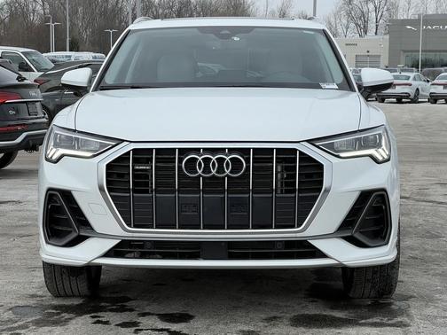 2024 Audi Q3 Premium 45 TFSI S line quattro Tiptronic