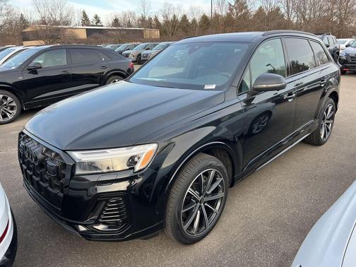 Mythos Black Metallic 2026 Audi Q7 45 Premium Plus