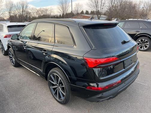 Mythos Black Metallic 2026 Audi Q7 45 Premium Plus