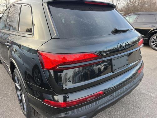 2026 Audi Q7 45 Premium Plus
