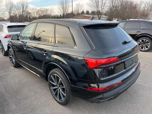 2026 Audi Q7 45 Premium Plus