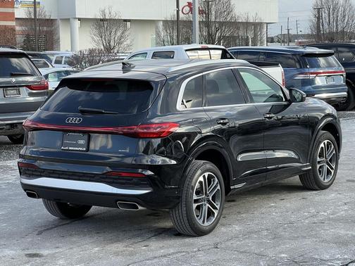 2025 Audi Q5 Premium TFSI quattro S tronic