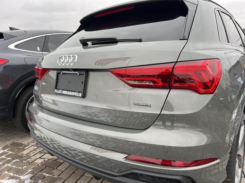 2025 Audi Q3 Premium 45 TFSI S line quattro Tiptronic