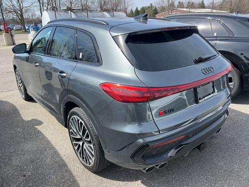 Daytona Gray Pearl Effect 2026 Audi SQ5 3.0T Premium Plus