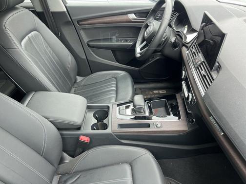 Mythos Black Metallic 2023 Audi Q5 45 S line Premium