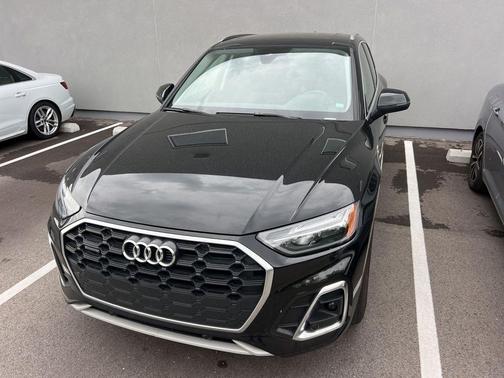 Mythos Black Metallic 2023 Audi Q5 45 S line Premium