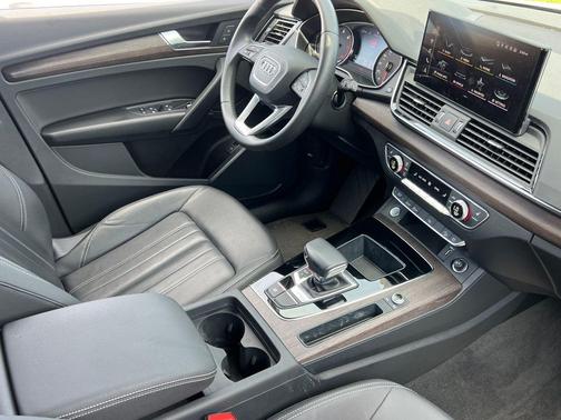 Mythos Black Metallic 2023 Audi Q5 45 S line Premium