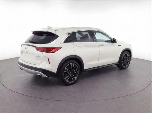 2022 INFINITI QX50 LUXE AWD