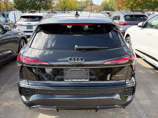 Mythos Black Metallic 2026 Audi Q3 TFSI quattro S tronic