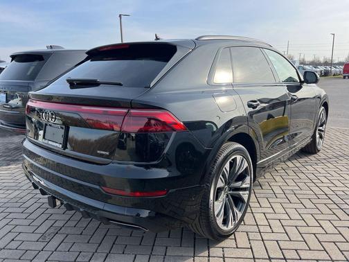 Mythos Black Metallic 2026 Audi Q8 55 Premium Plus