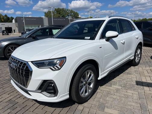 2025 Audi Q3 Premium 45 TFSI S line quattro Tiptronic