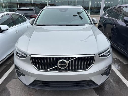 2024 Volvo XC40 B5 Plus Bright Theme
