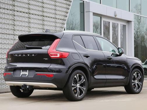 Photo 2 of 65 of 2021 Volvo XC40 T5 Inscription