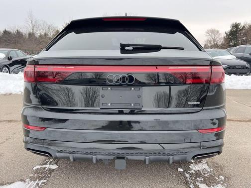 Mythos Black Metallic 2026 Audi Q8 55 Premium Plus