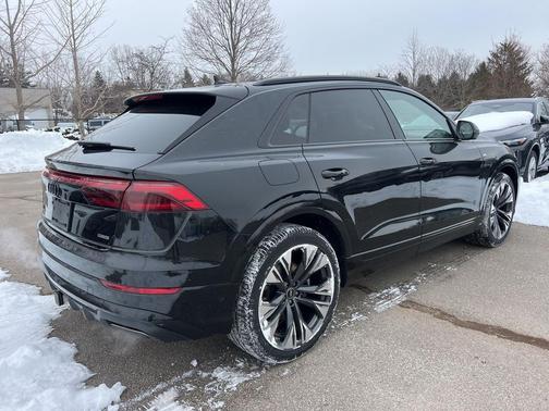 Mythos Black Metallic 2026 Audi Q8 55 Premium Plus