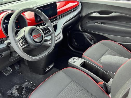 2024 FIAT 500e INSPI(RED) FWD
