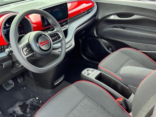 2024 FIAT 500e INSPI(RED) FWD