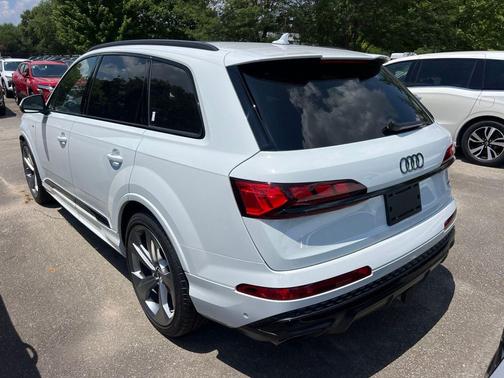 Glacier White Metallic 2026 Audi Q7 55 Prestige