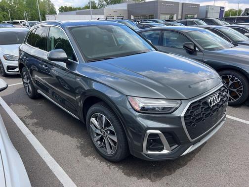 Daytona Gray Pearl Effect 2023 Audi Q5 45 S line Premium