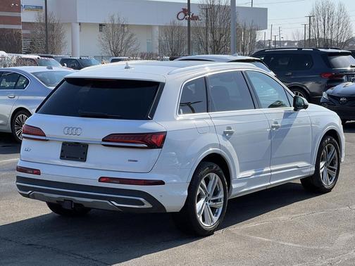 2023 Audi Q7 55 Premium Plus