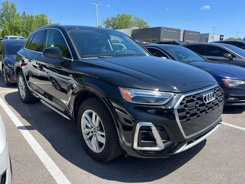 Mythos Black Metallic 2024 Audi Q5 45 S line Premium