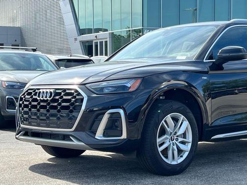 Mythos Black Metallic 2024 Audi Q5 45 S line Premium