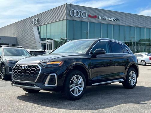 Mythos Black Metallic 2024 Audi Q5 45 S line Premium