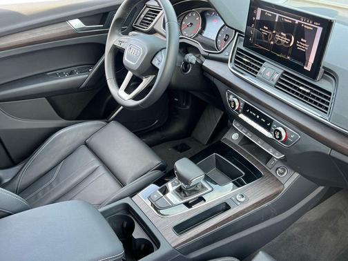 Mythos Black Metallic 2024 Audi Q5 45 S line Premium