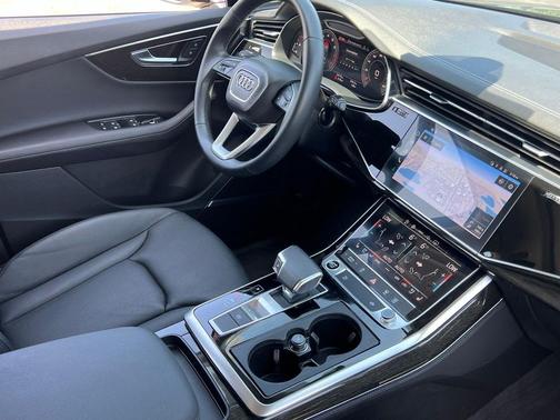 Mythos Black Metallic 2023 Audi Q7 55 Premium Plus