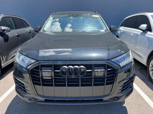 Mythos Black Metallic 2023 Audi Q7 55 Premium Plus